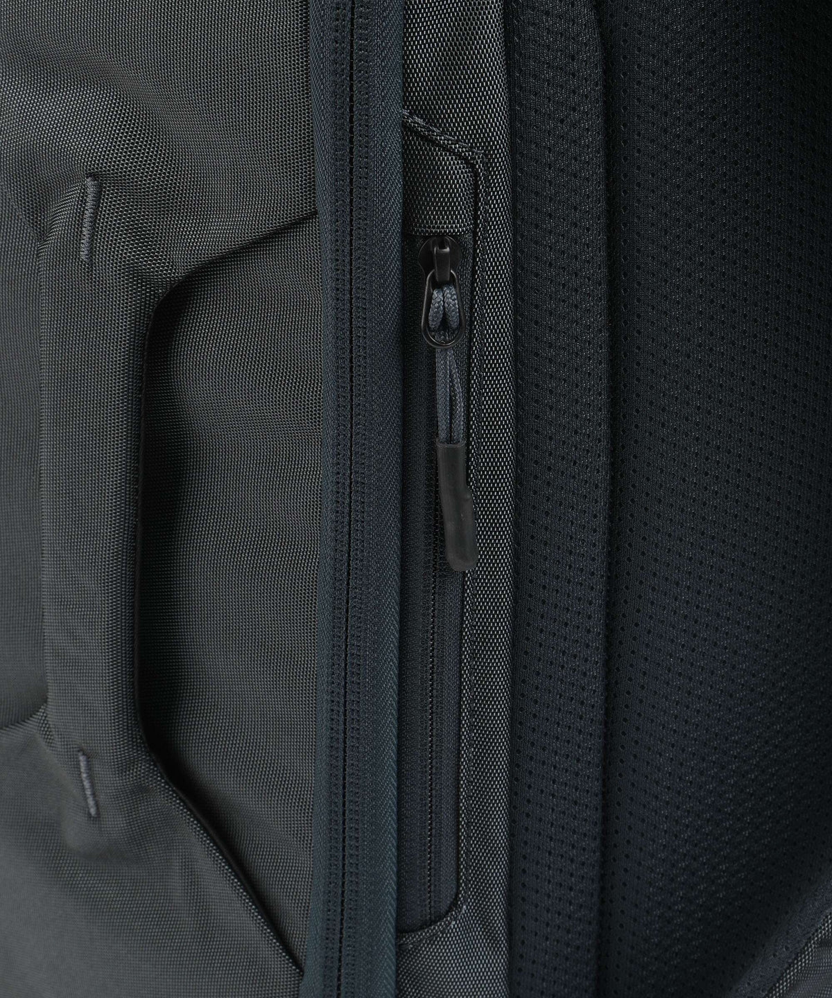 Thule Subterra 2 Convertible Backpack bag dark slate