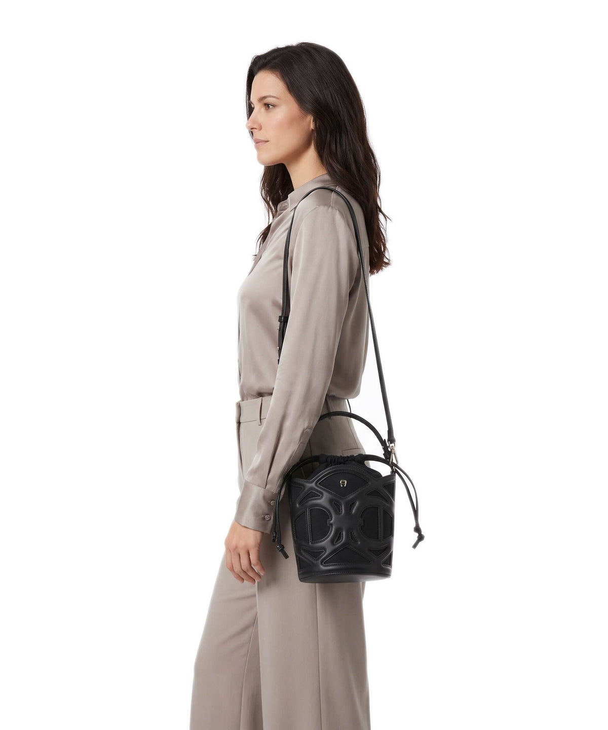 Aigner Azzurra S Bucket bag black