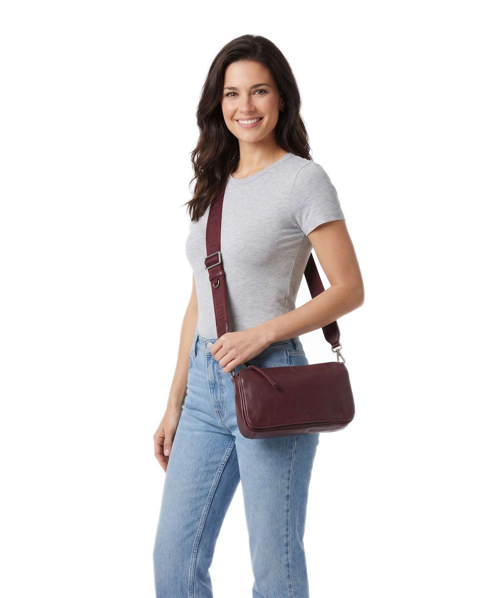 Liebeskind Clarice Sheep Natural M Crossbody bag pomegranate