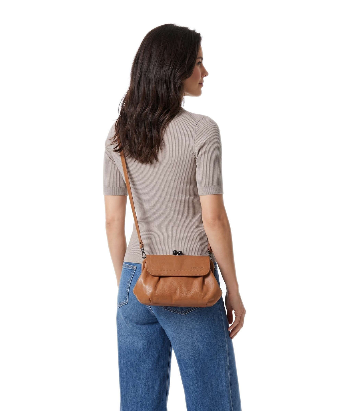 Aunts & Uncles Grandma's Luxury Club Mrs. Whoopie Pie Crossbody bag caramel