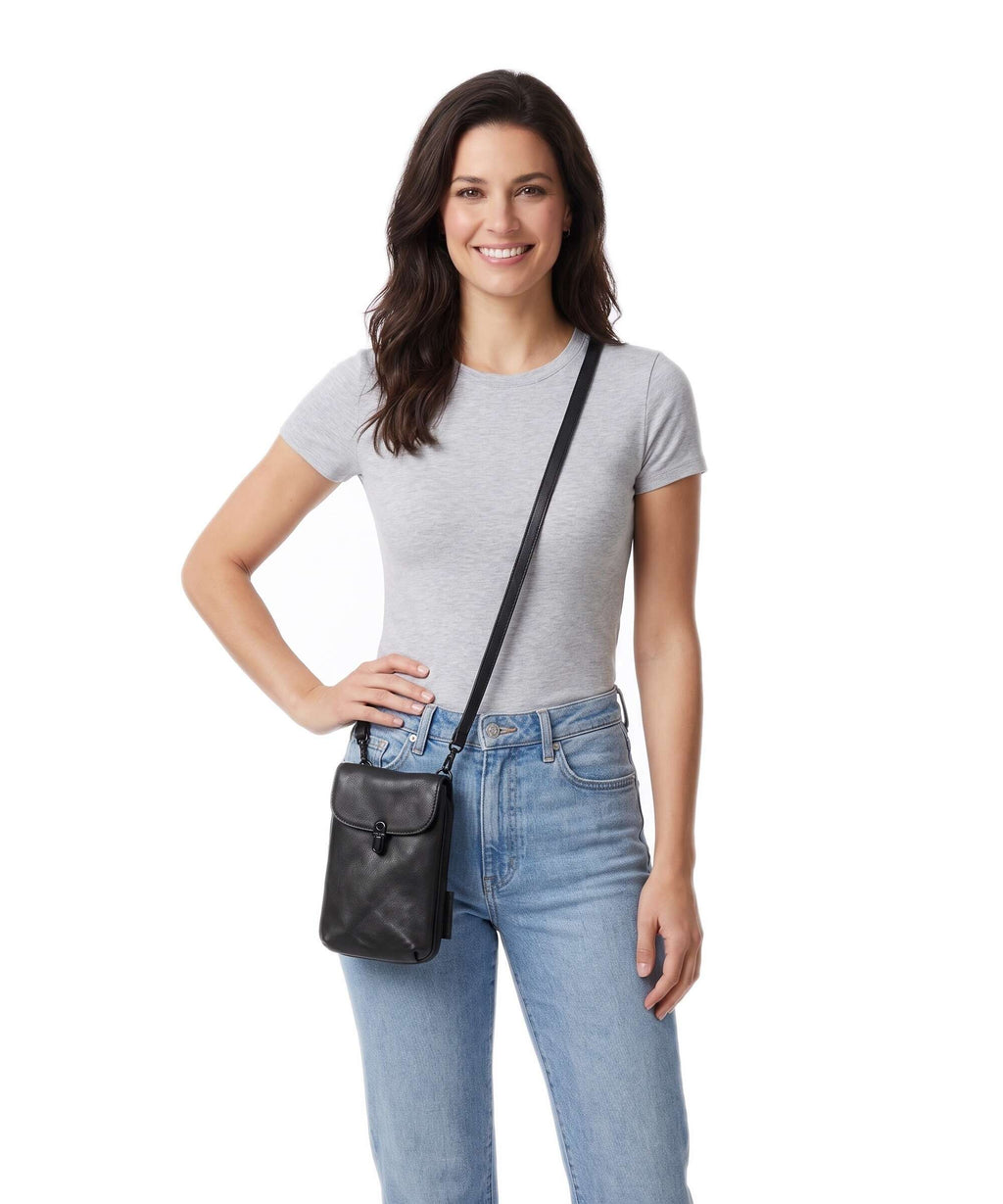 Aunts & Uncles Grandma's Luxury Club Mrs. Lemon Twist Phone bag black smoke