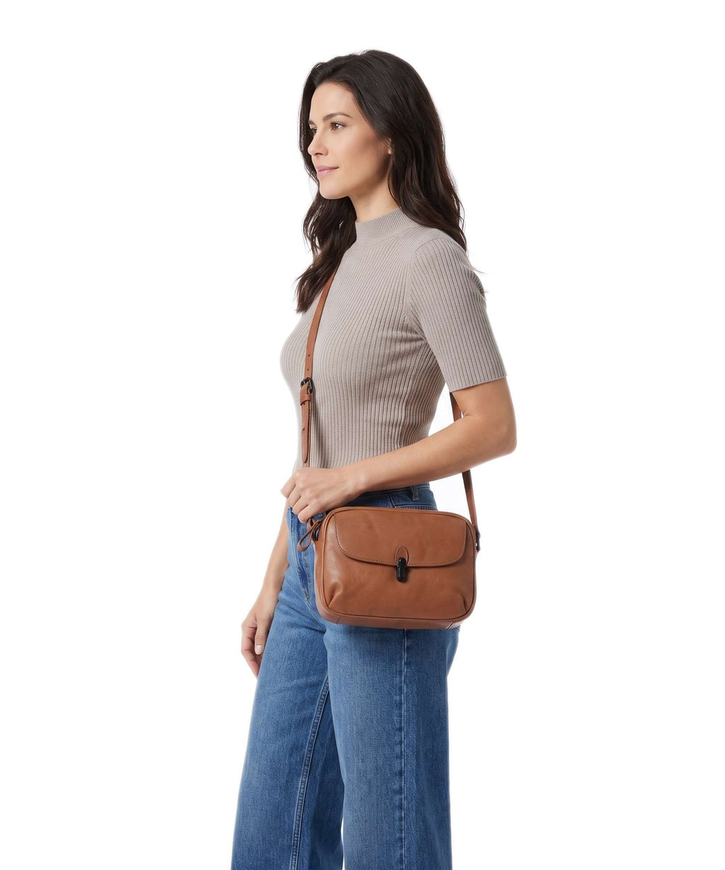 Aunts & Uncles Grandma's Luxury Club Mrs. Mint Crossbody bag caramel