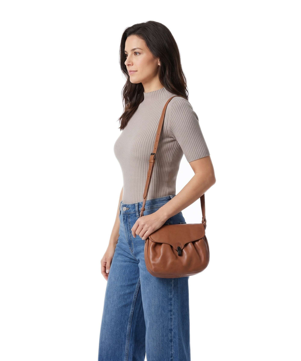 Aunts & Uncles Grandma's Luxury Club Mrs. Coconut Cake Crossbody bag caramel