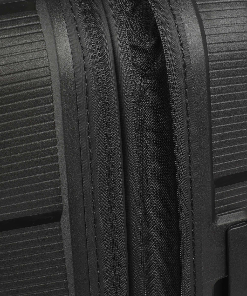 American Tourister Starvibe Spinner (4 wheels) black