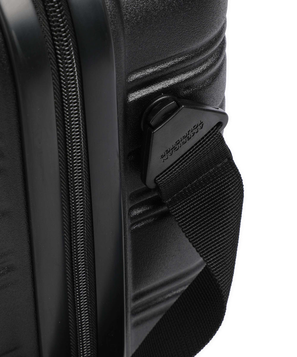 American Tourister High Turn Beauty case matte black