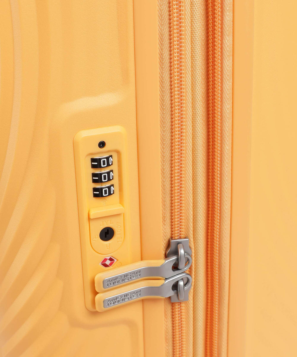 American Tourister Mickey Magic Spinner (4 wheels) mickey peachy orange