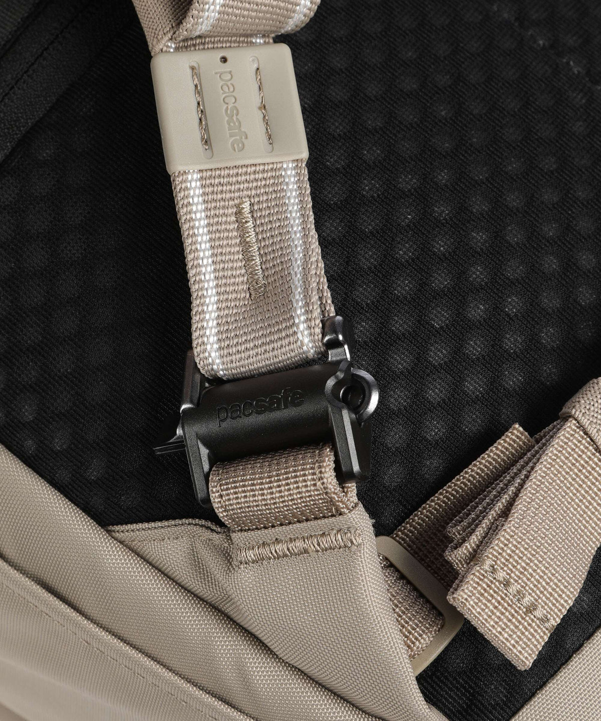 Pacsafe V 26 Backpack beige