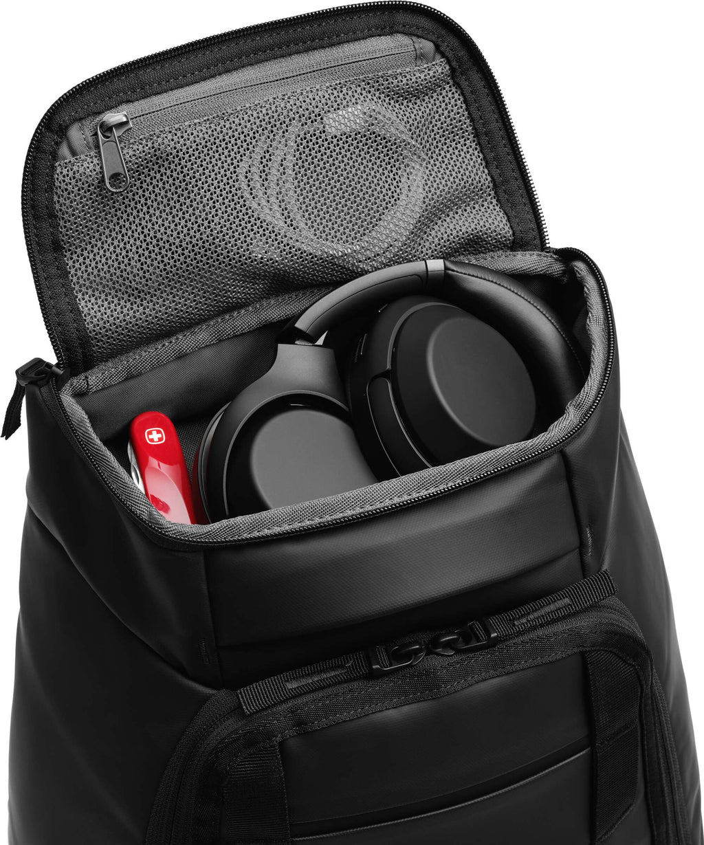 Db Hugger 30 Backpack black out