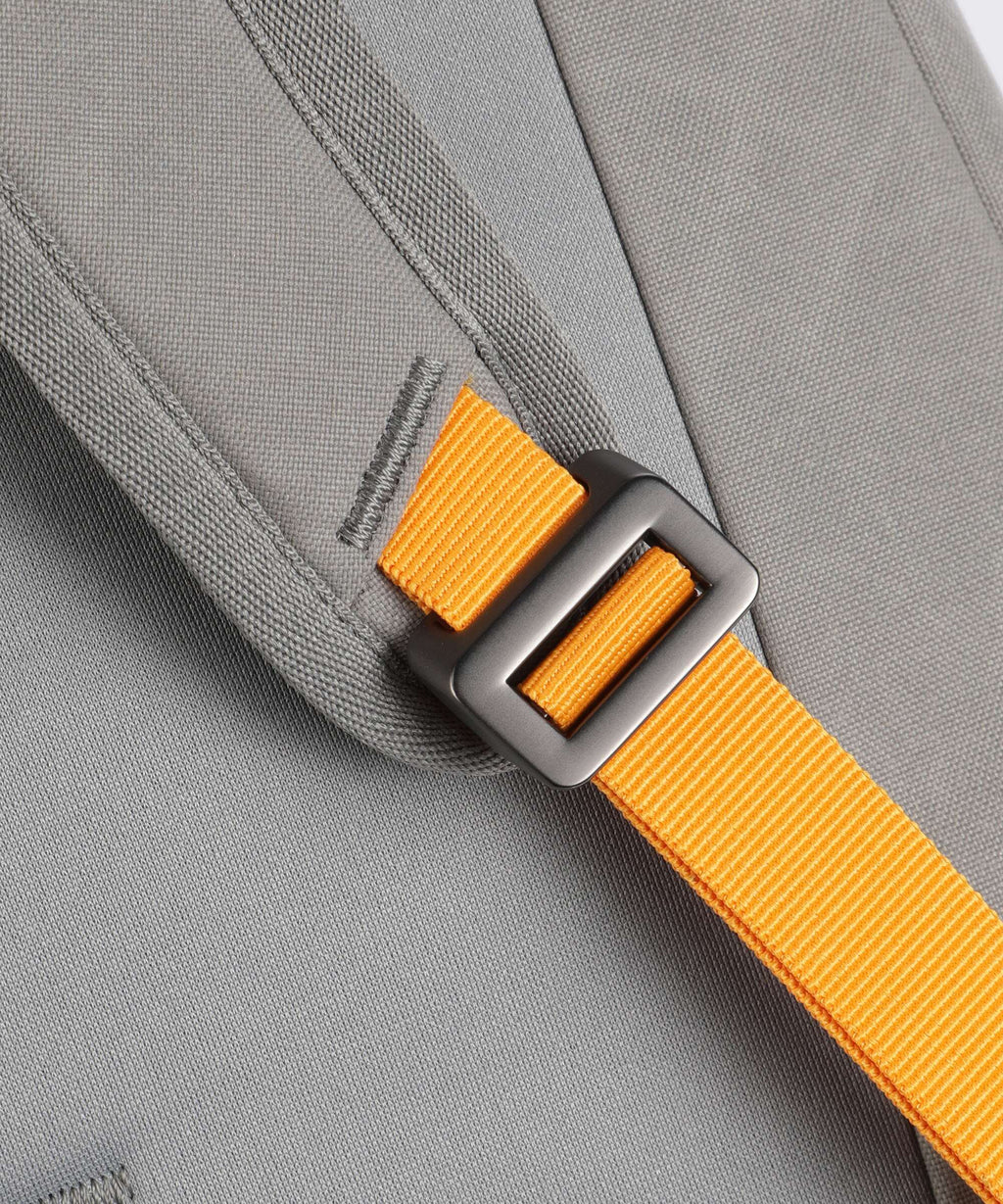 Db Hugger 30 Backpack sand grey