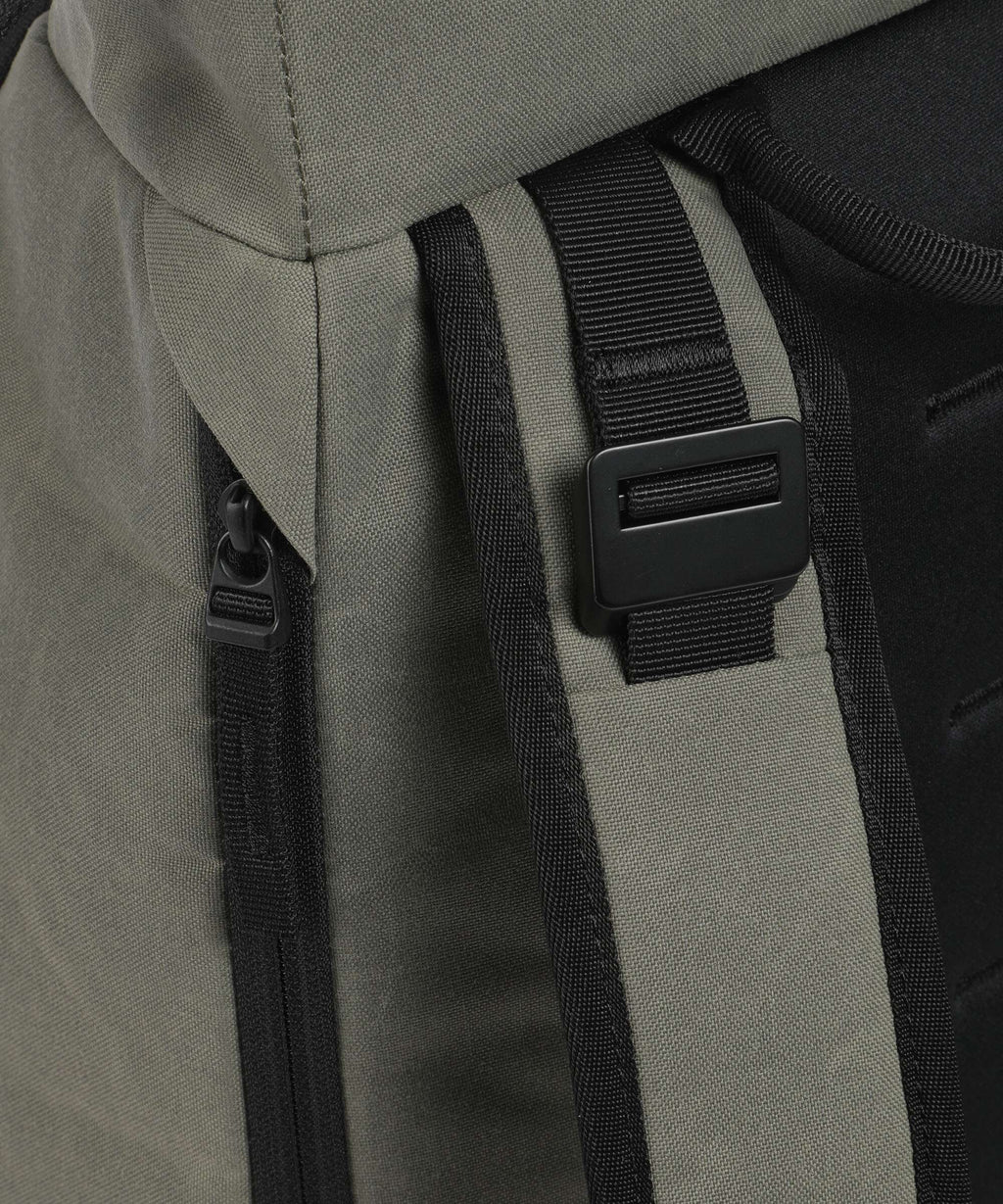 Db Hugger 25 Backpack forest green