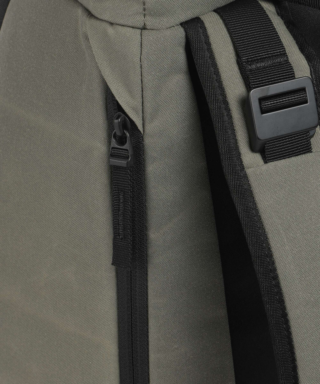 Db Hugger 30 Backpack forest green