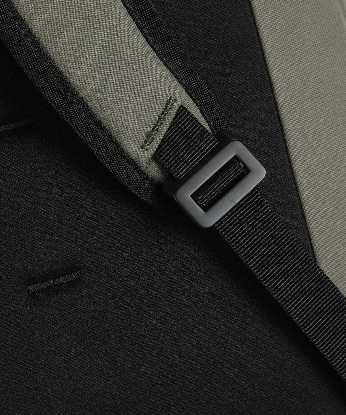 Db Hugger 30 Backpack forest green