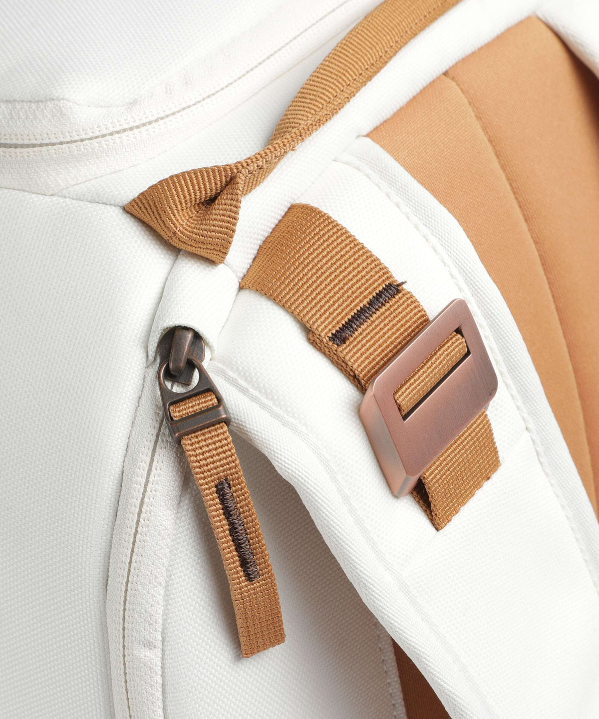 Db Ramverk 21 Backpack oatmilk