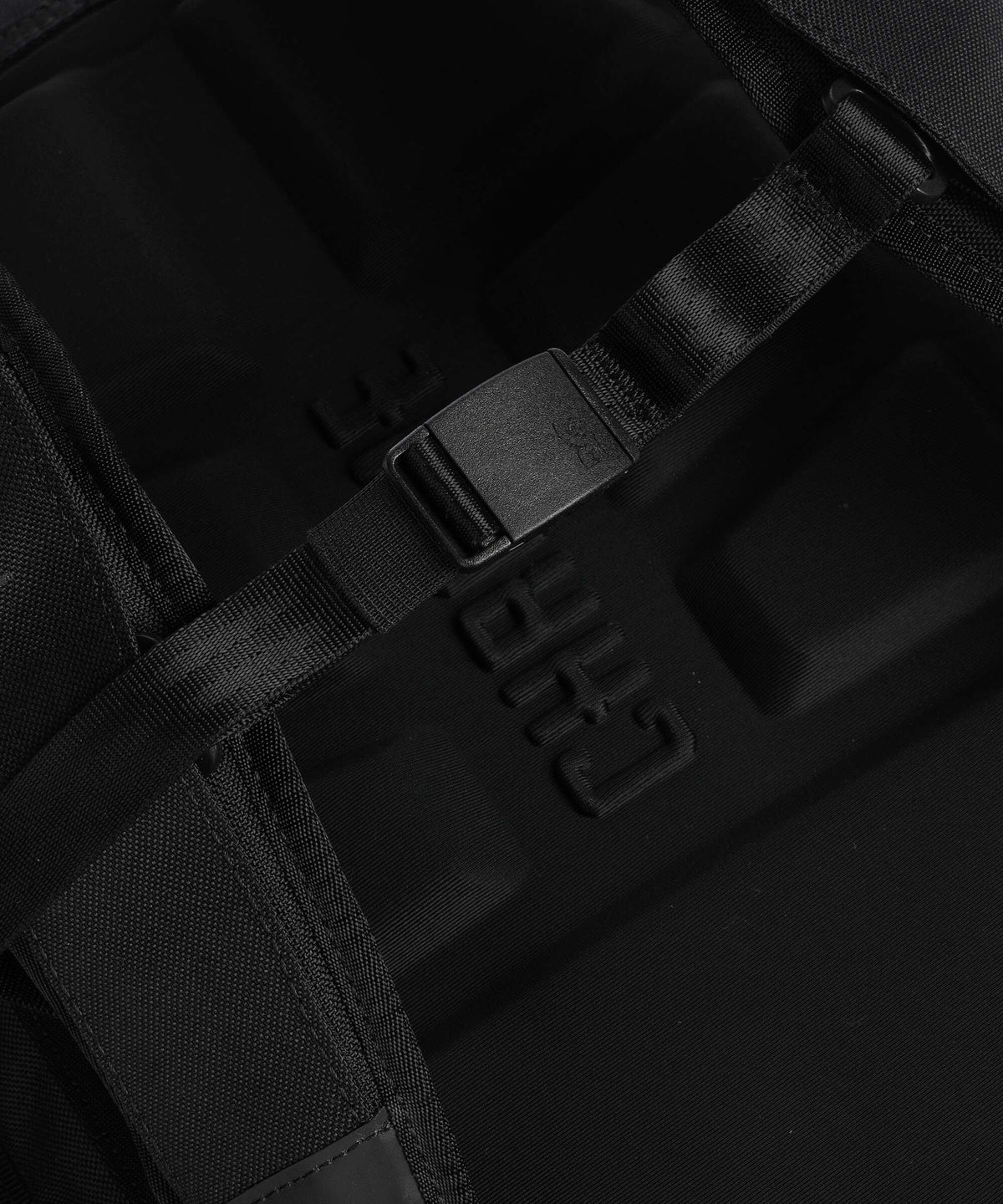 Chrome Barrage 18 Rolltop backpack black