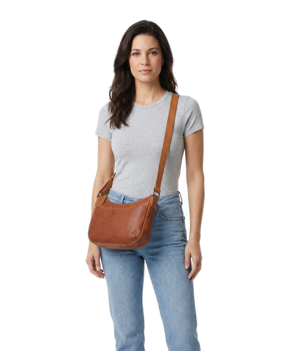The Chesterfield Brand Wax Pull Up Cow Henderson Crossbody bag cognac