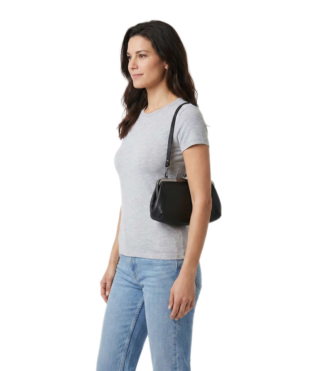 The Chesterfield Brand Wax Pull Up Cow Andrade Shoulder bag black