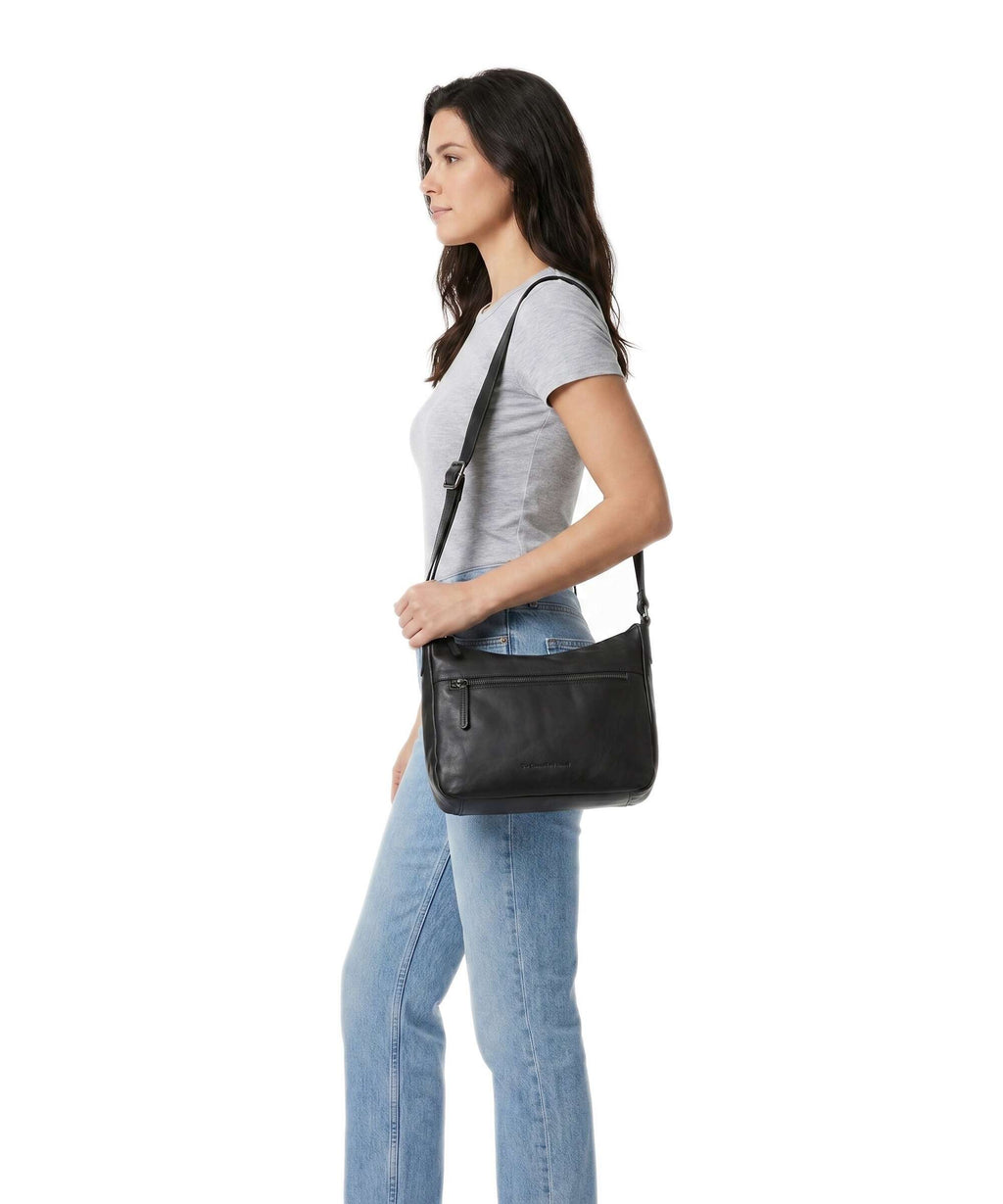The Chesterfield Brand Wax Pull Up Cow Loraine Crossbody bag black